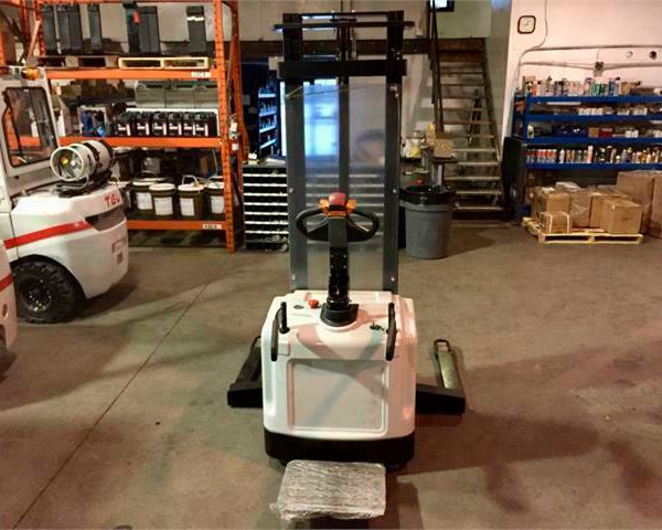 New-TEU-Electric-Stacker-Forklift-1